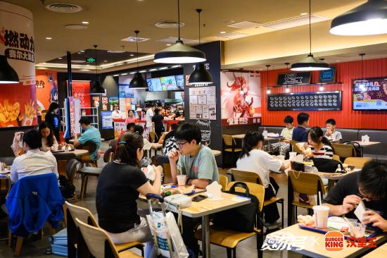 《赛尔号》X汉堡王联动火热进行中 主题门店人气不断